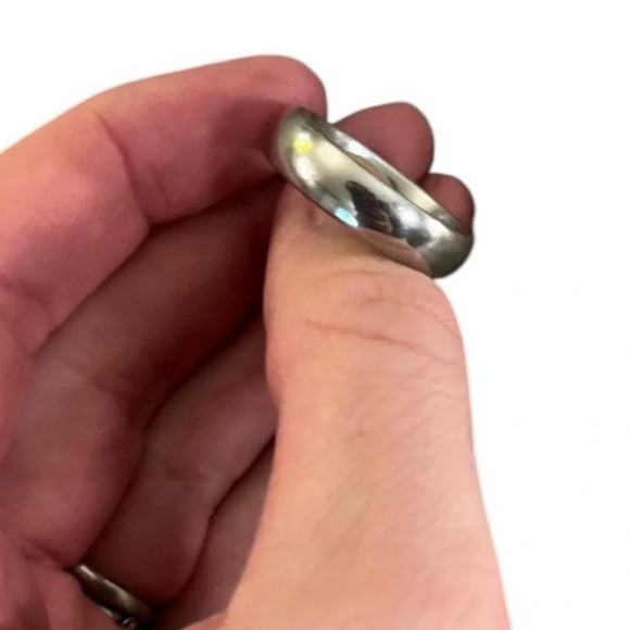 Men’s Stainless Steel Ring – Minimalist Silver Finish - Picture 2 of 2